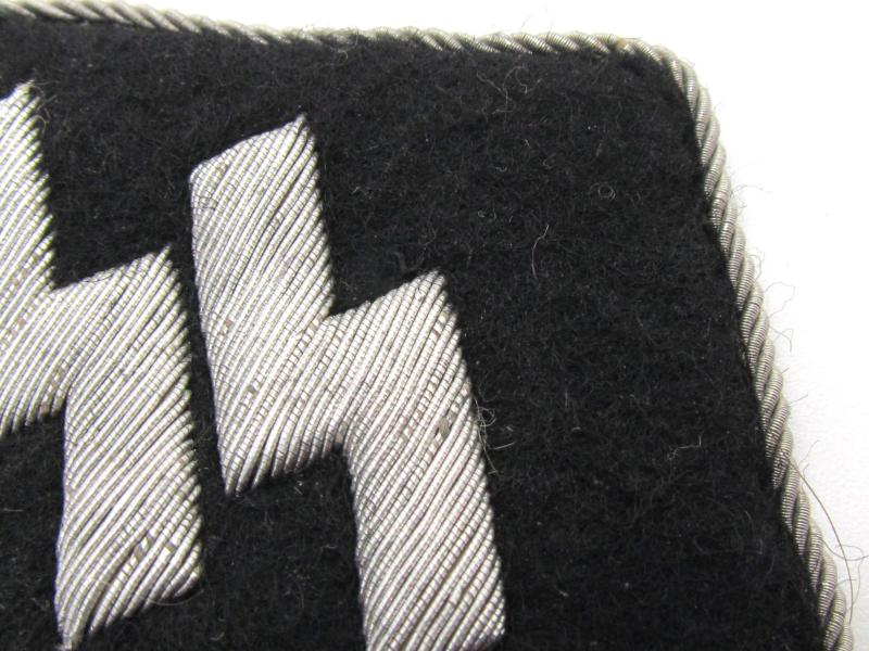 Waffen-SS ‘Untersturmführer’ officer collar tab set