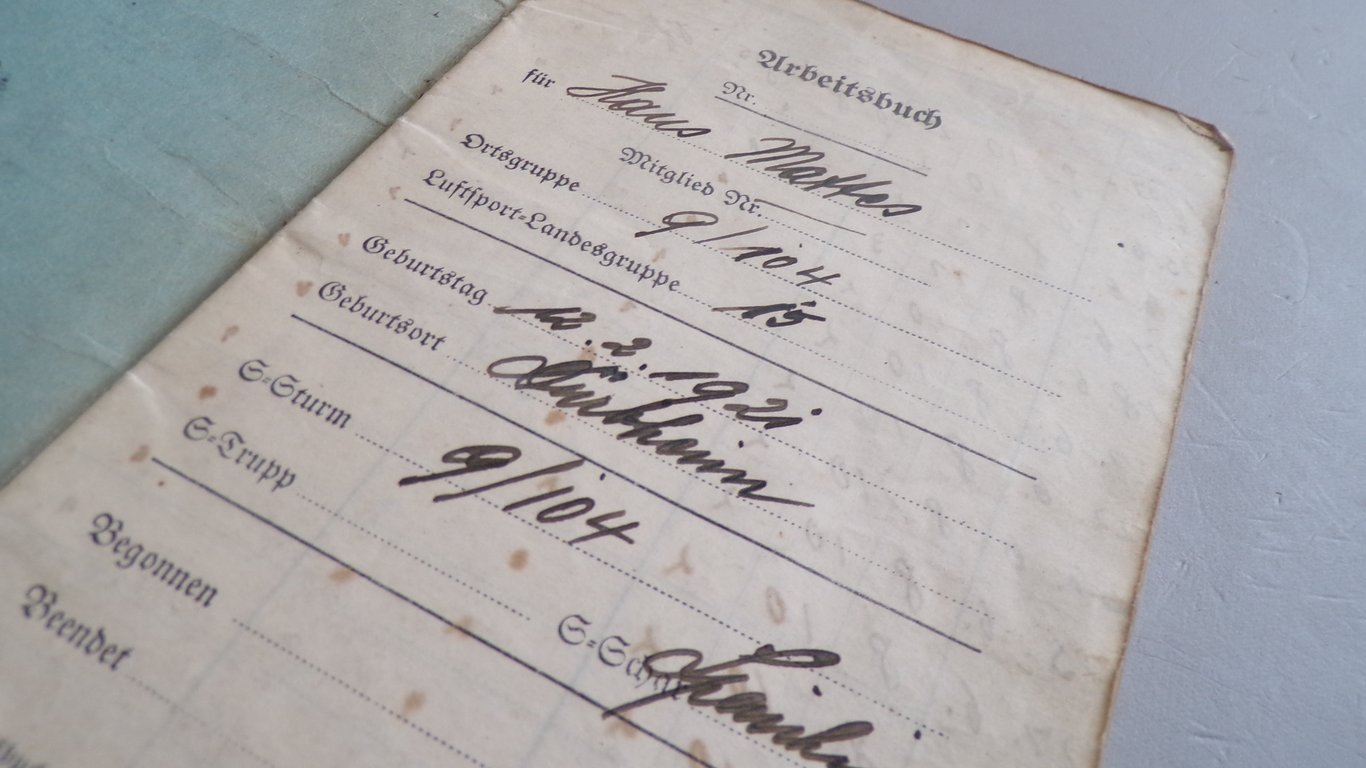 D.L.V Glider pilot's logsbook