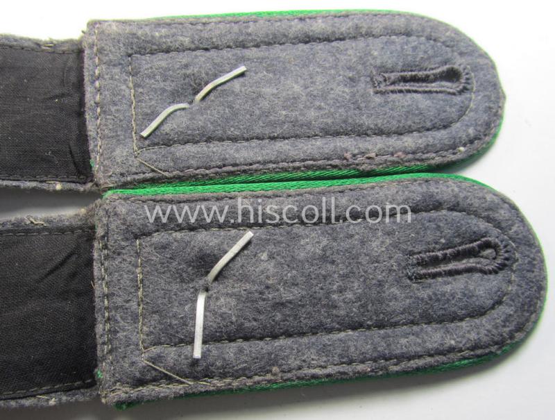 Pair of WH (Luftwaffe) NCO-type shoulderstraps as piped in the typical green (ie. 'grüner'-) coloured branchcolour as was intended for a: 'Feldwebel der Luftwaffe-Felddivisionen'