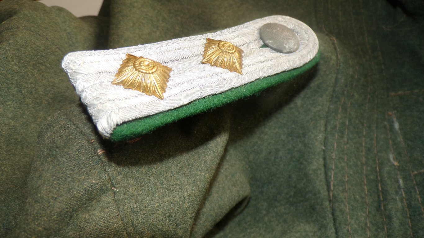 M36 Greatcoat to a Hauptmann Jäger