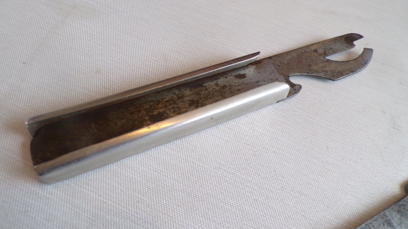 Matching 1943 4-Piece "Klaue" Field Utensil Set