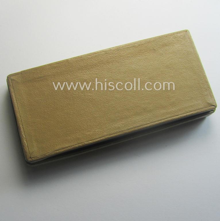 RAD (ie.'Reichsarbeitsdienst') so-called: 'Dienstauszeichnung 4. Stufe für Männer' (as was intended for 4 years loyal-service) that comes stored in its (scarcely seen and equally very nicely preserved!) light-brown-coloured box ie. etui