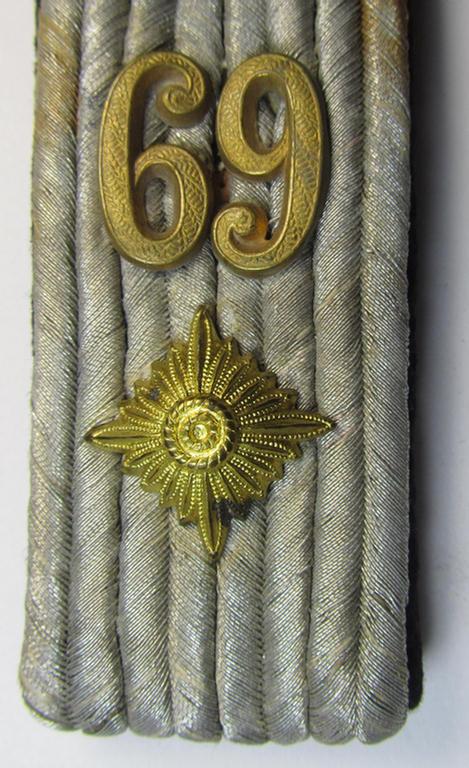 Neat - albeit regrettably single - WH (Heeres) 'cyphered' officers'-type shoulderboard as was intended for usage by an: 'Oberleutnant des Heeres Bau-Bataillon (Z) 69'
