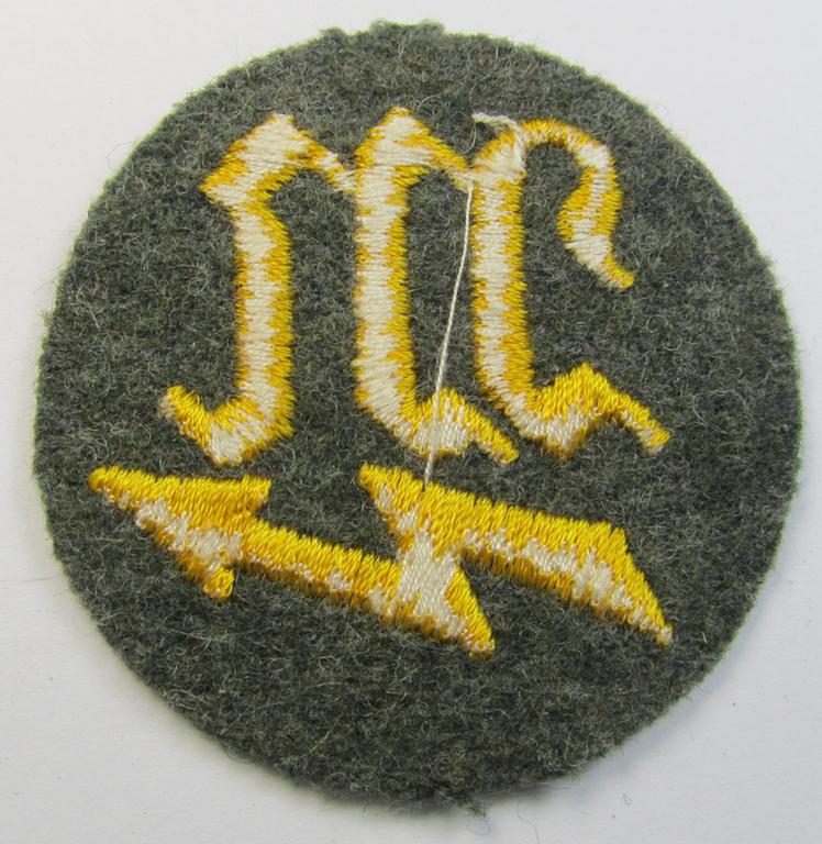 Superb - and scarcely encountered! - later-war period, WH (Heeres) machine-embroidered trade- and/or special career patch as intended for a: 'Nachrichtenmechaniker-Unteroffizier' (or: qualified signals-mechanic ie. NCO)