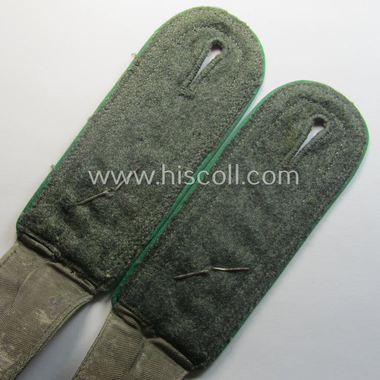 Pair of WH (Heeres) NCO-type (ie. 'M40- o. M43'-pattern-) so-called: 'summer-type'-shoulderstraps (being of the model as was specifically intended for usage on the 'Windjacke') as was intended for a: 'Feldwebel eines Gebirgsjäger-Rgts.'