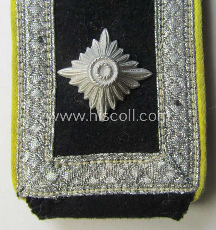 Attractive - albeit regrettably single! - Waffen-SS, NCO-type shoulderstrap as piped in the bright-yellow-coloured branchcolour as was intended for usage by an: 'SS-Oberscharführer' who served within the: 'SS-Nachrichten-Truppen'