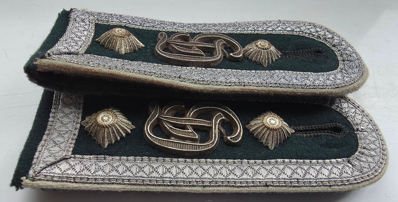 WH M36 GD Infantry NCO shoulder straps