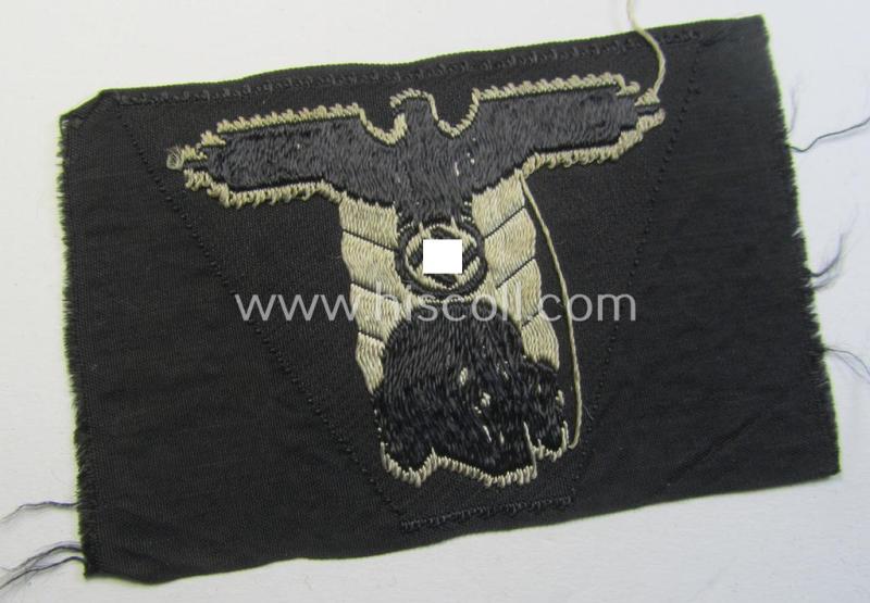 Superb, Waffen-SS black-coloured M43-pattern 'Panzer'-cap-trapezoid as executed in 'BeVo'-weave-pattern as was specifically intended for usage on the M43-model field-caps (ie. 'Einheitsfeldmützen')