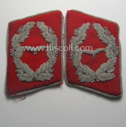 Pair of hand-embroidered WH (Luftwaffe) officers'-type collar-patches as...