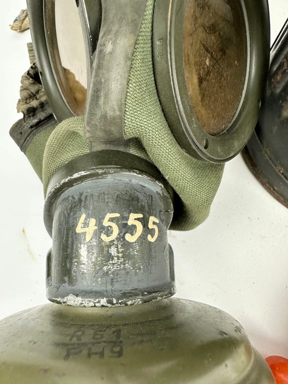 WW2 German Luftwaffe gasmask( short version)"Set"