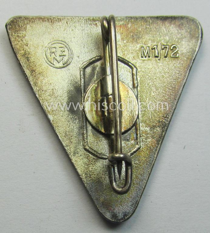 'NS-Frauenschaft'- (ie. NSF-) membership-badge (ie. 'Mitgliedsabz.') as was intended for a: 'Mitglied des engeren Stab der Ortsleitung' (and that shows an: 'RzM M1/72'-designation)