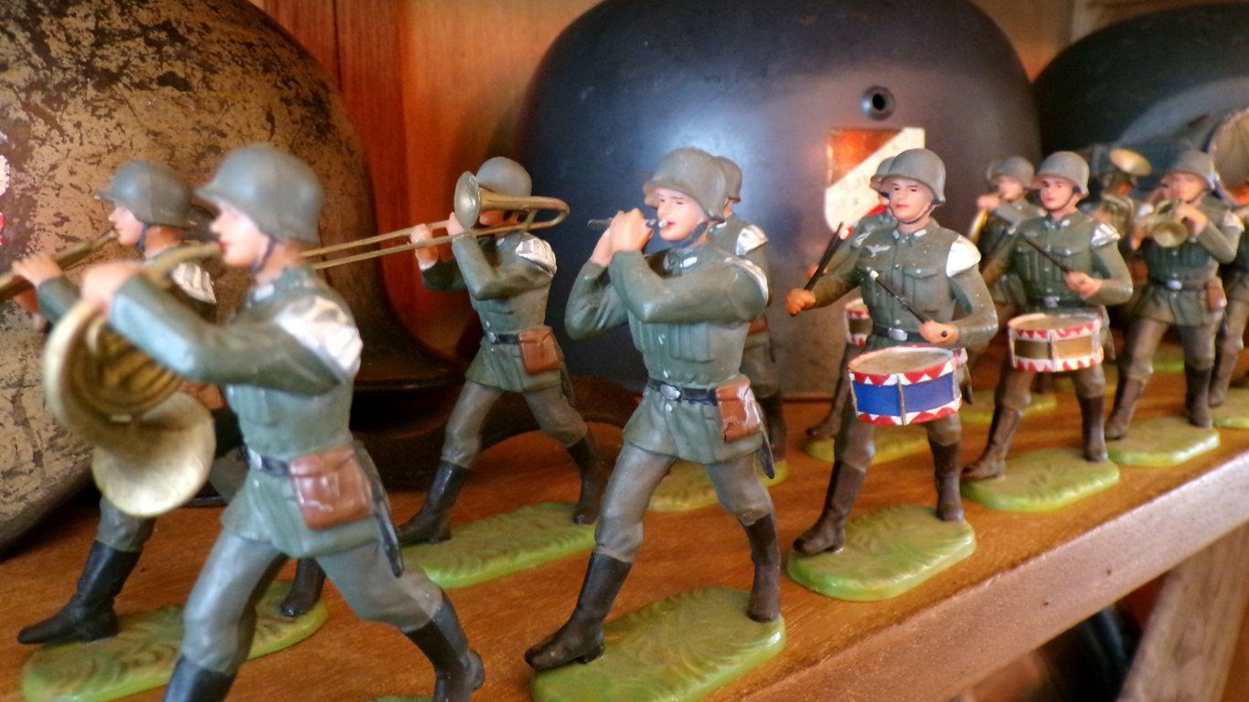 Exceptional 27-Piece Elastolin WWII Whermacht Band
