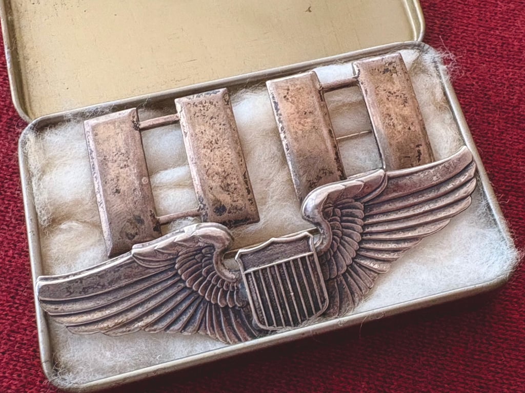 AUTHENTIC USAAF SILVER PILOTS WINGS AND CAPTAIN RANK BARS IN WARTIME BOOTS TIN. ADDITIONAL PHOTOS