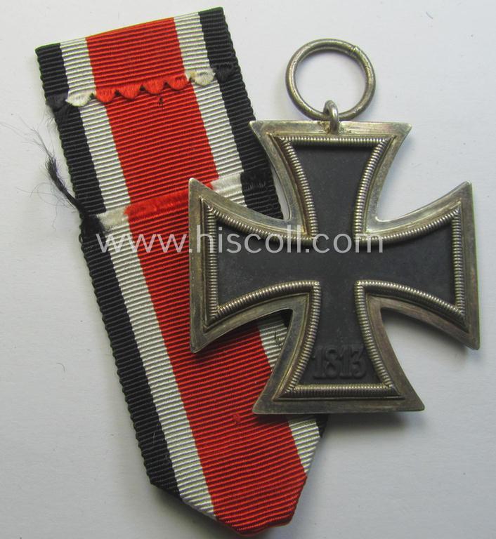 'Eisernes Kreuz II. Klasse' being a (typical) non-maker-marked example by a (by me) unidentified maker (ie. 'Hersteller')