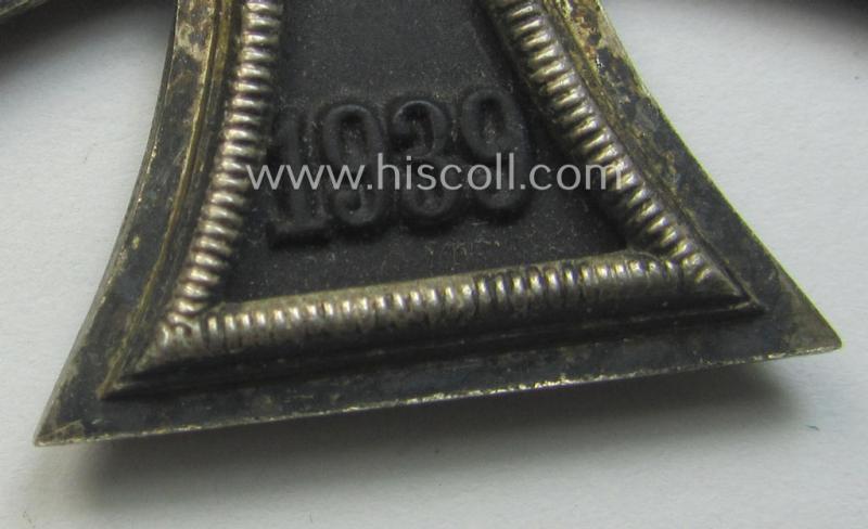 'EK II. Klasse' (or: iron cross 2nd class) being a 'variant'- and/or non-maker-marked specimen of the: 'runder Drei'- (ie. rounded-three-) pattern