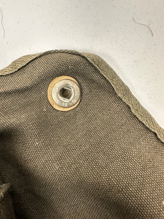 Rare Fallshirmjager gasmask/bag "ebd"