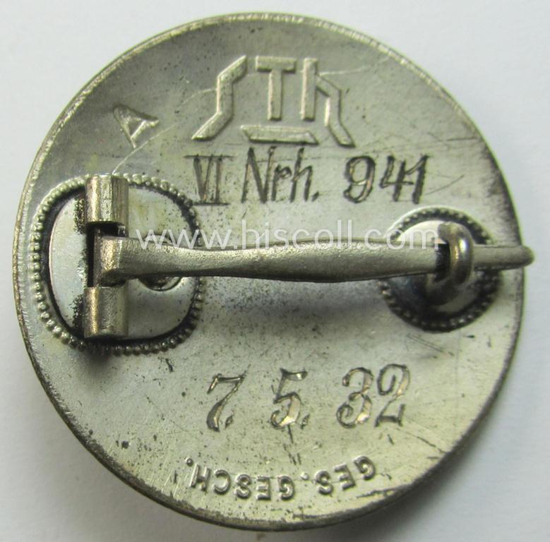 Superb, enamelled lapel-pin: 'Der Stahlhelm' - Bund der Frontsoldaten (Sta) - Eintrittsabzeichen 1932' being a nicely engraved example that comes in an overall very nice- (and/or fully undamaged!), condition
