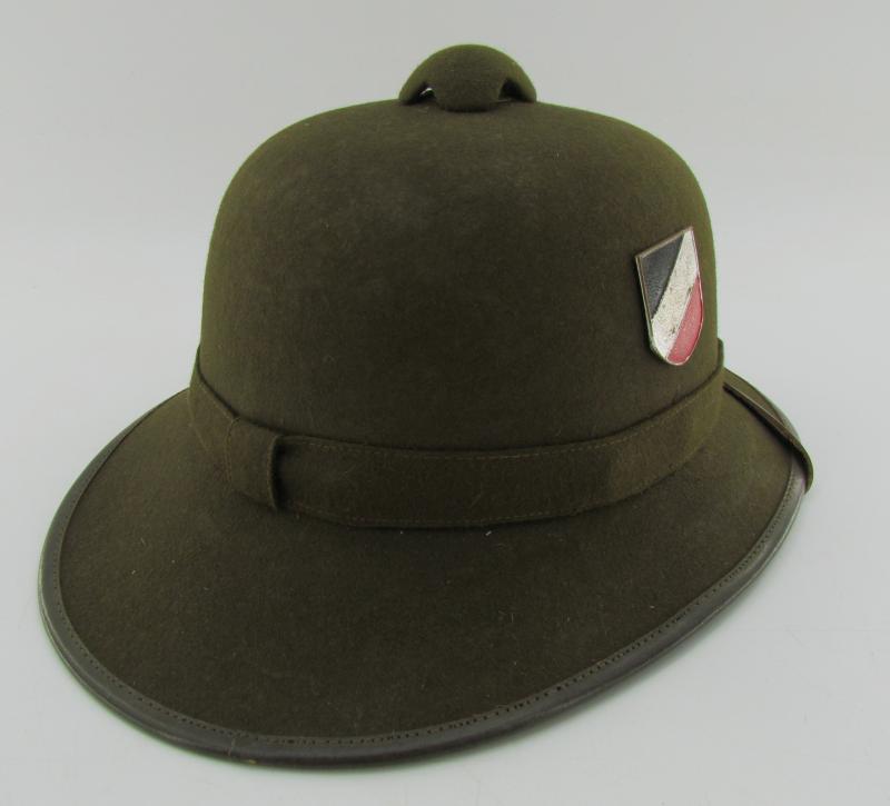 Wehrmacht (Heer) ‘Afrikakorps’ tropical pith helmet by ‘RF’ 1942