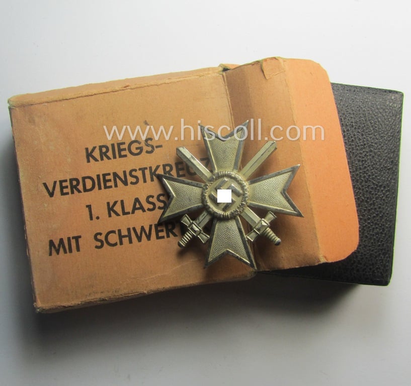 Attractive, medal-set: 'Kriegsverdienstkreuz 1. Klasse mit Schwertern', being a non-maker-marked specimen that came stored in its original etui and dito orange-toned 'Überkarton'