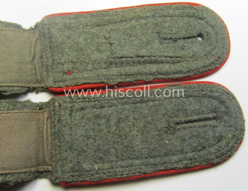 Pair of WH (Heeres) EM-type shoulderstraps: 'Soldat eines (Sturm)Art.-Abtgs. o. Rgts.'