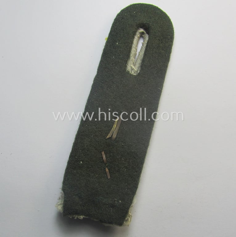 Neat - albeit regrettably single! - WH (KM ie. 'Küsten-Artillerie') 'cyphered' officers'-type shoulderboard (as was specifically intended for uage on the field-grey-coloured tunics) as was intended for a: 'Oberleutnant eines Küsten-Art.-Abtlgs.'