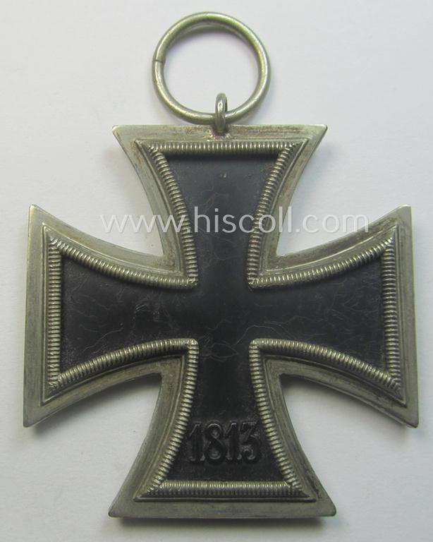 'Eisernes Kreuz II. Klasse' being a non-maker-marked example that comes together with its original- and once-mounted ribbon (ie. 'Bandabschnitt') as was produced by a (by me) unidentified maker (ie. 'Hersteller')