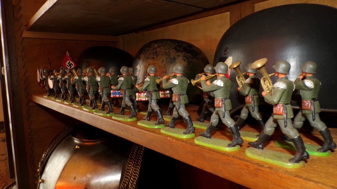 Exceptional 27-Piece Elastolin WWII Whermacht Band