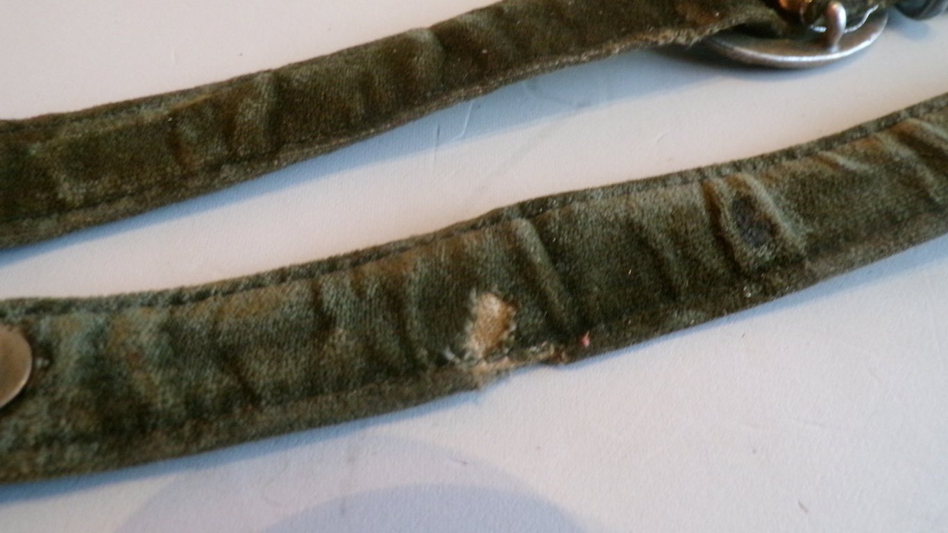 De Luxe Army dagger hangers