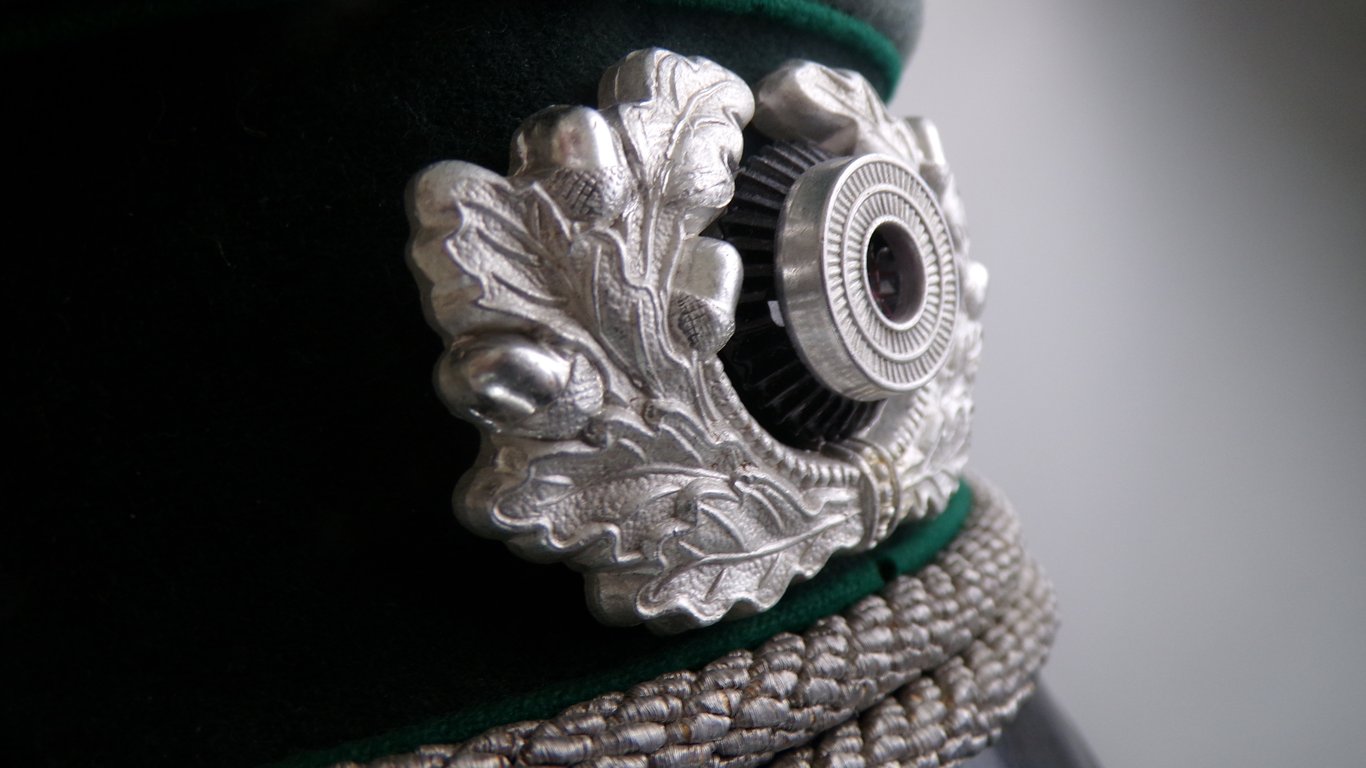 Jäger Schirmmütze by Erel