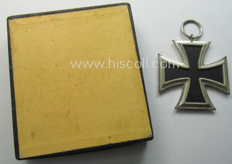 Stunning, 'Eisernes Kreuz II. Klasse' being a maker- (ie. 'L/11'-) marked example by the maker (ie. 'Hersteller'): 'Wilhelm Deumer' and that came stored in its rarely seen 'LDO'-etui ie. box