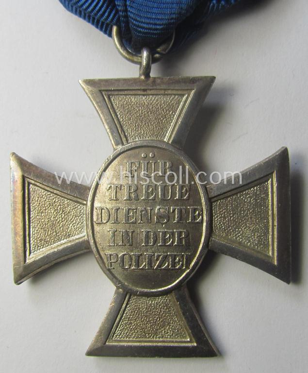 Silver-class 'Pol.-Dienstauszeichnung 2. Stufe' (or: police loyal-service medal second-class) that comes mounted onto its (typically broader-shaped) ribbon (ie. 'Bandabschnitt')