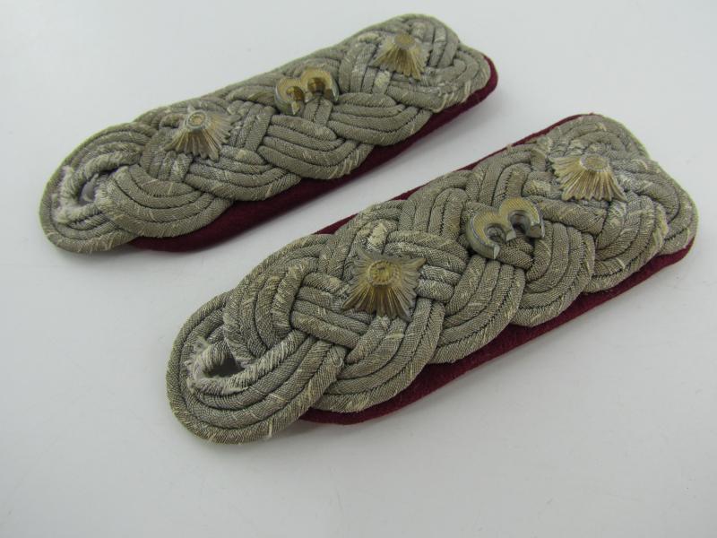 Wehrmacht (Heer) officer shoulder boards for smoke troops ‘Nebelwerfer’