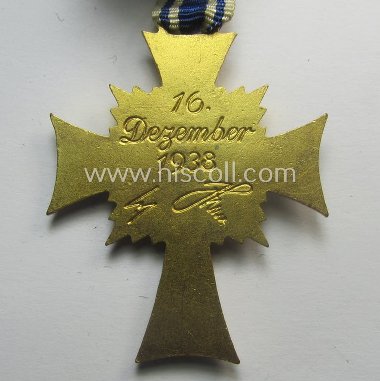 'Ehrenkreuz der deutschen Mutter - erste Stufe' (or mothers'-cross in gold) that comes stored in its original and/or neatly maker- (ie. 'Wilh. Deumer - Kom.Ges. - Lüdenscheid'-) marked etui as issued and/or recently found