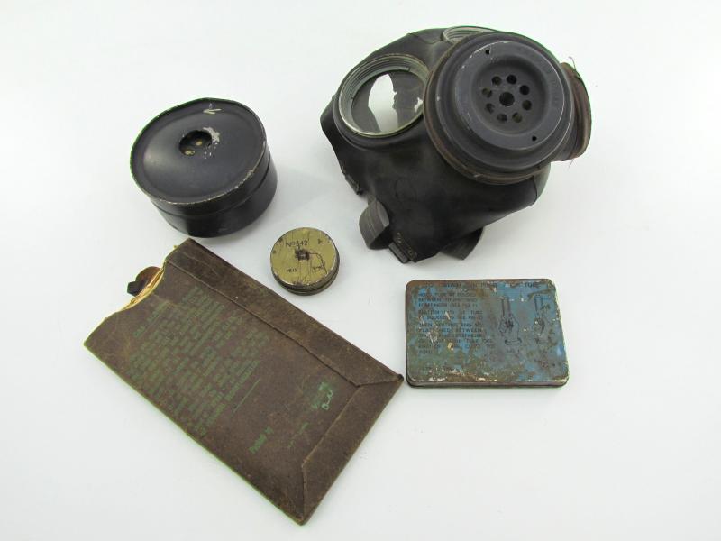 British WWII second model Gasmask Bag + Mask + contents 1943