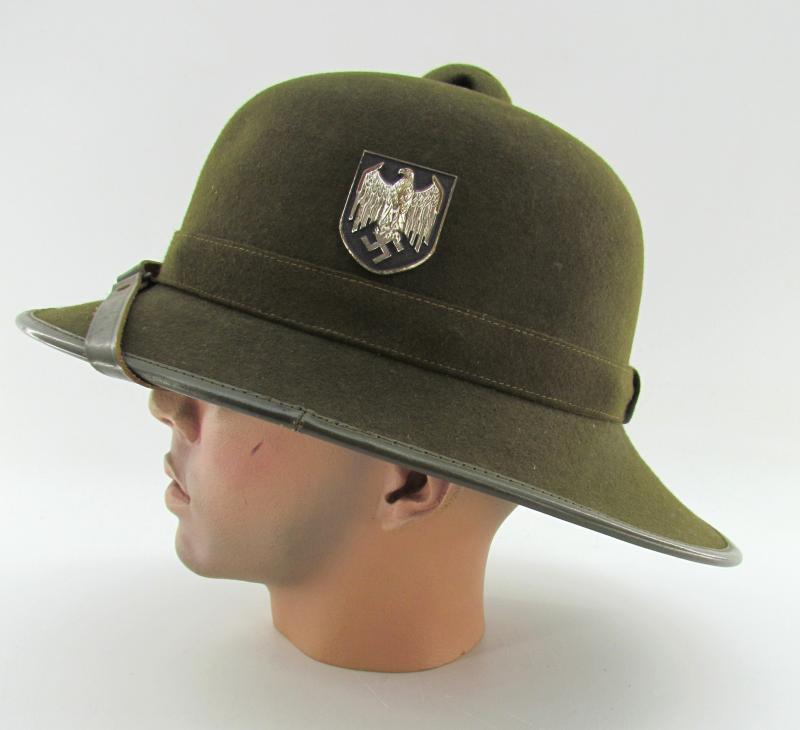 Wehrmacht (Heer) ‘Afrikakorps’ tropical pith helmet by ‘RF’ 1942