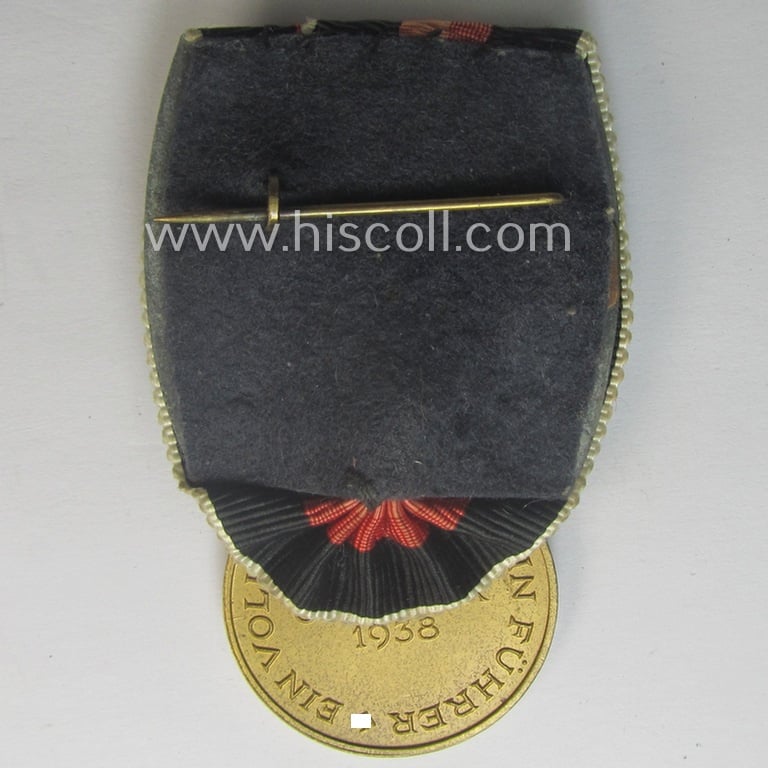 Bright golden-toned WH (Heeres o. KM etc.) so-called: 'Einzelspange' showing a WH Czech 'Anschluss'- (ie. occupation-) medal: '1 October 1938'