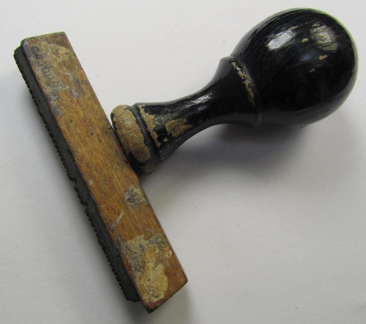 Wooden-based, WH (Kriegsmarine) 'ink-stamp' (or: 'Dienstsiegel') bearing the text: 'Kommando I. Schiffsmachinen-Ausbildungsabteilung der Kriegsmarine'