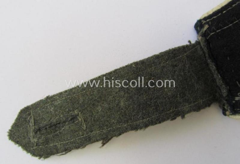 Attractive - albeit regrettably single! - WH (Heeres), early- (ie. pre-war-) period, 'M36'-type (rounded-style-) 'cyphered'-, NCO-type shoulderstrap, as was intended for a: 'Feldwebel u. Mitglied eines Unteroffiziersschule der Infanterie-Truppen...