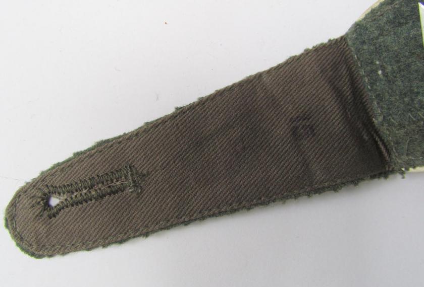 Attractive - albeit regrettably single! - WH (Heeres), early- (ie. mid-war-) period, 'M43'-pattern, 'cyphered'-, NCO-type shoulderstrap, as was intended for a: 'Feldwebel der Infanterie-Truppen im Wehrkreis VII'