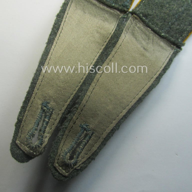 Pair of WH (Heeres) early-war-period- (ie. 'M40'- ie. 'M41'-pattern), EM-type shoulderstraps as was intended for a: 'Soldat eines Kavallerie- o. Reiter-Rgts.'