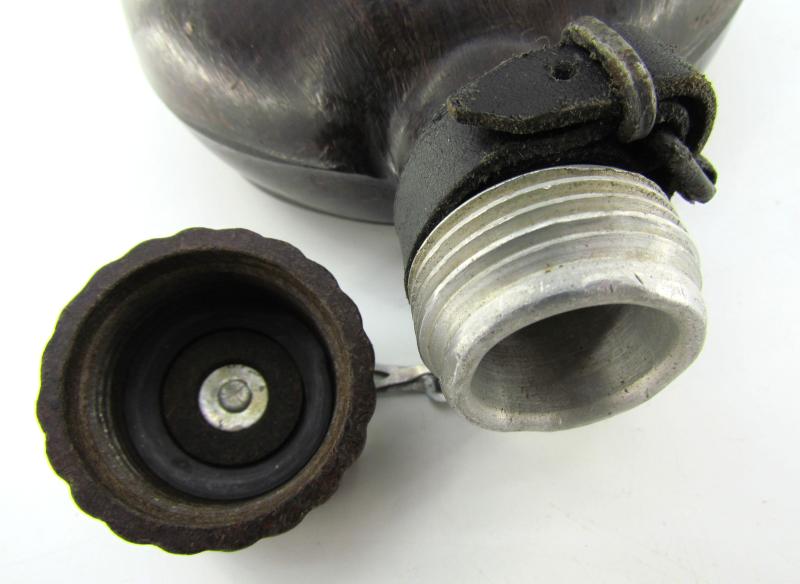 WW2 German “Coconut” Canteen – HRE 42