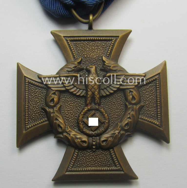 'Zollgrenzschütz-Ehrenzeichen' (or: customs loyal-service medal) that came mouted onto its full-length ribbon (ie. 'Bandabschnitt')