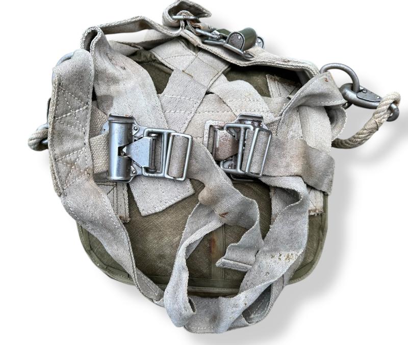 Fallschirmjäger RZ20 Harness and Bag -unpacked-