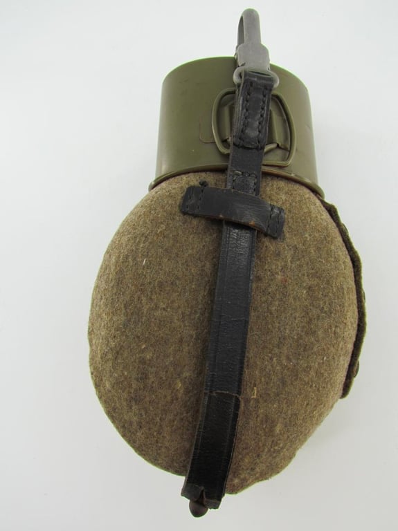Late War German M31 Canteen and Cup HRE 43