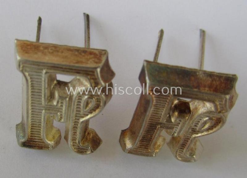 Superb - and fully matching! - pair of Waffen-SS-related-, silver-coloured (ie. 'Buntmetall'-based-) so-called: 'Fl'-shoulderstrap-'cyphers' (ie. 'Ziffern'), as was intended for an: 'SS-Unterführer der Fla.MG-Abteilungen'