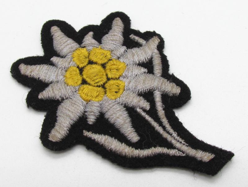 Waffen SS 'Gebirgsjäger' Edelweiss cloth cap badge