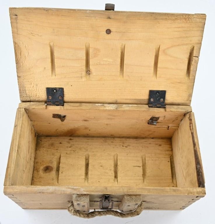 German WH Entlastungzunder 44 Ammunition Box