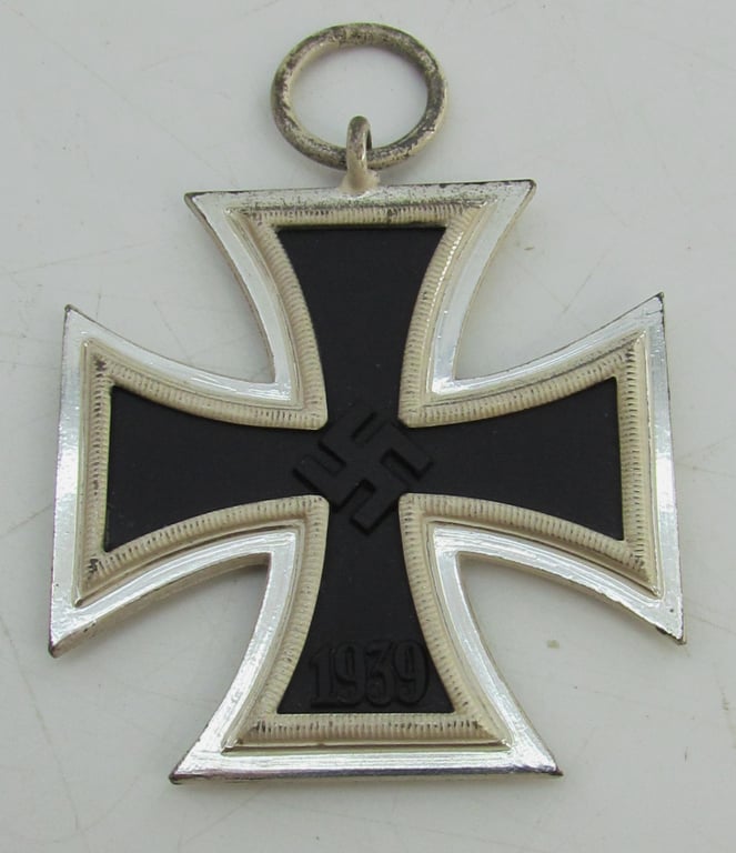 Iron Cross 2nd Class 1939 (Eisernes Kreuz 2. Klasse)– Maker “100”