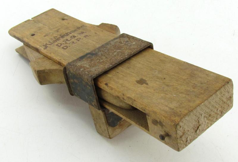 'Deutsche Wehrmacht' wooden- and metal-based (partly foldable) boot-removing device aka: 'Stiefelknecht'