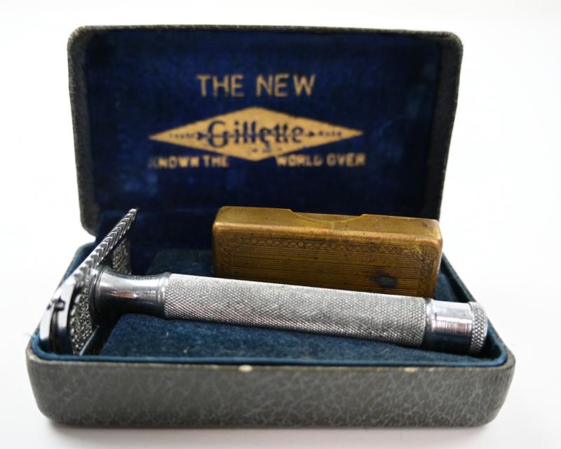 US WW2 Gilette Safety Razor Set in Case